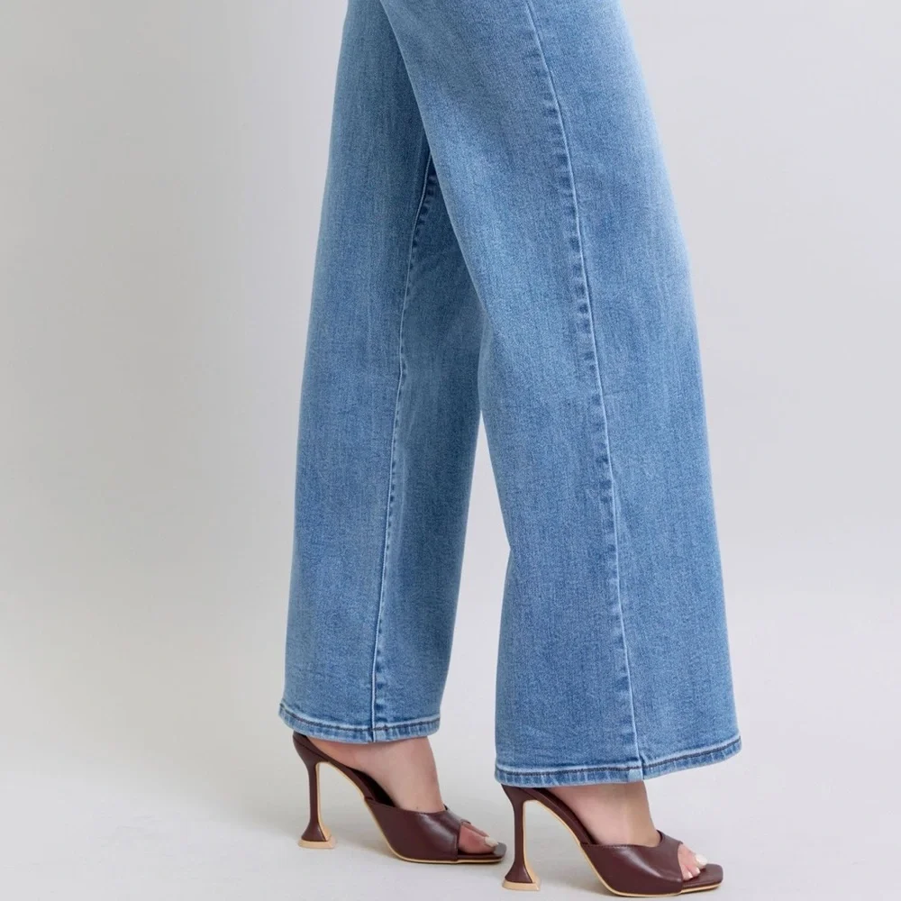 Judy Blue Full Size Wide Leg Jeans with Pockets - Picture 3 of 10